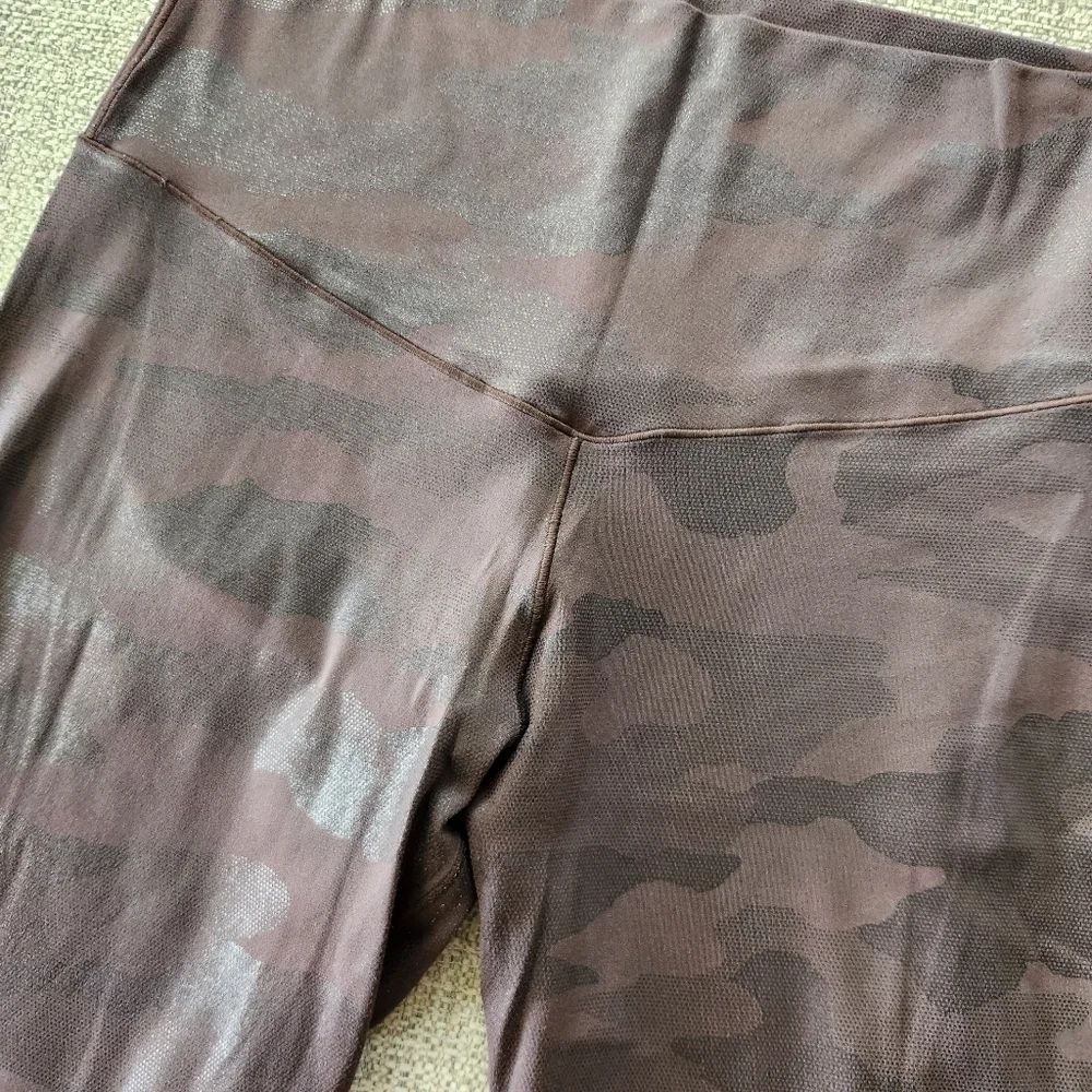 Offline By Aerie Real Me 7/8 Legging Hi Rise Size Large Brown Metallic Camo